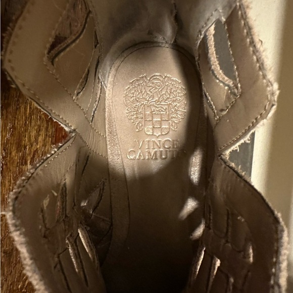 Vince Camuto Peera Tan Suede Cutout Ankle Booties Boots - Picture 10 of 13